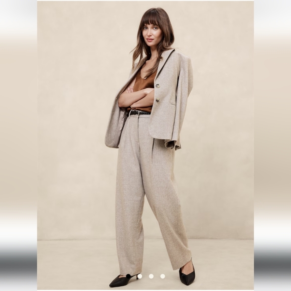 Banana Republic Pants - Banana Republic Straight Wool-Blend Herringbone blonde pants 6p